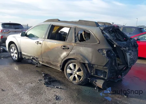 2011 Subaru Outback 2.5I Limited z USA, uszkodzony, nr VIN 4S4BRCJC8B3442854